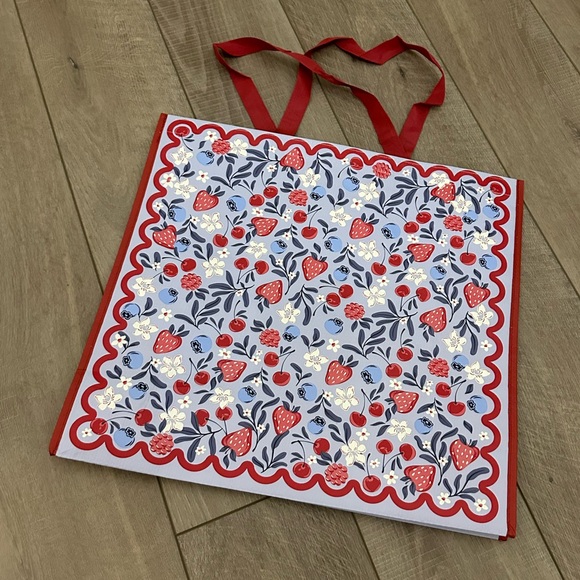 Homegoods TJMaxx Marshalls Viral Berry Print Reusable Shopper Tote Bag NWOT - Picture 2 of 2